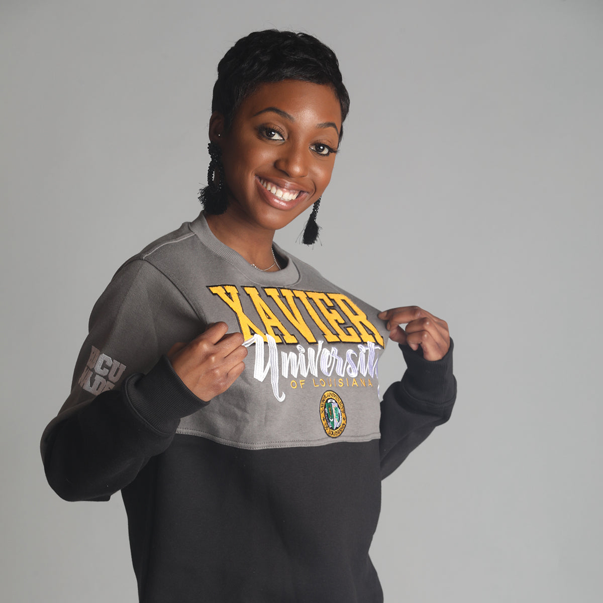 GRAY GRAD Xavier SWEATSHIRT THE | BLACK collegiateluxe University UNISEX | – &