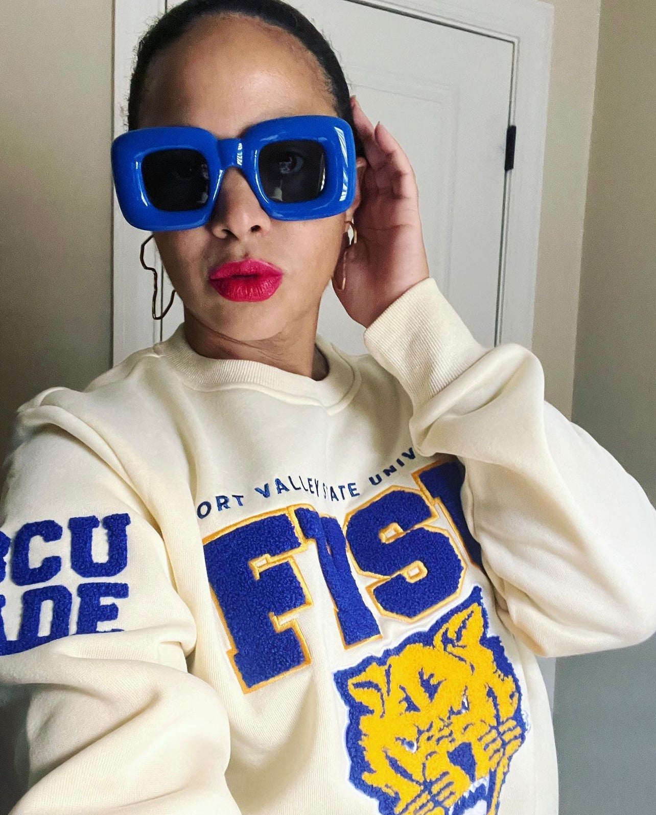 FVSU  | Cream Chenille Unisex Sweatshirt (a**